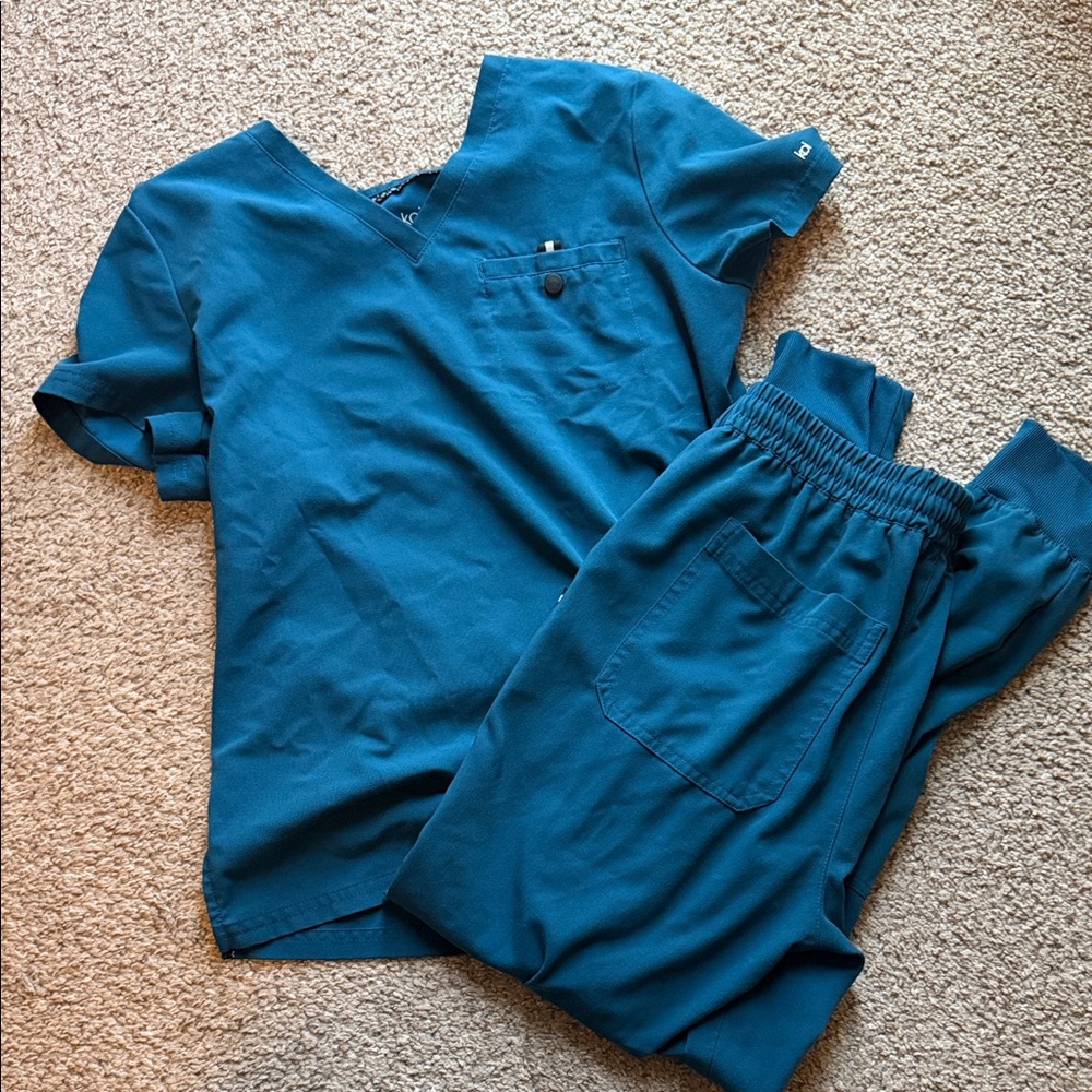 Koi women’s scrub shirt & pants